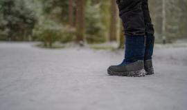 teenager-winter-blue-boots-stands-white-snow-flattering-path_460542-67.jpg