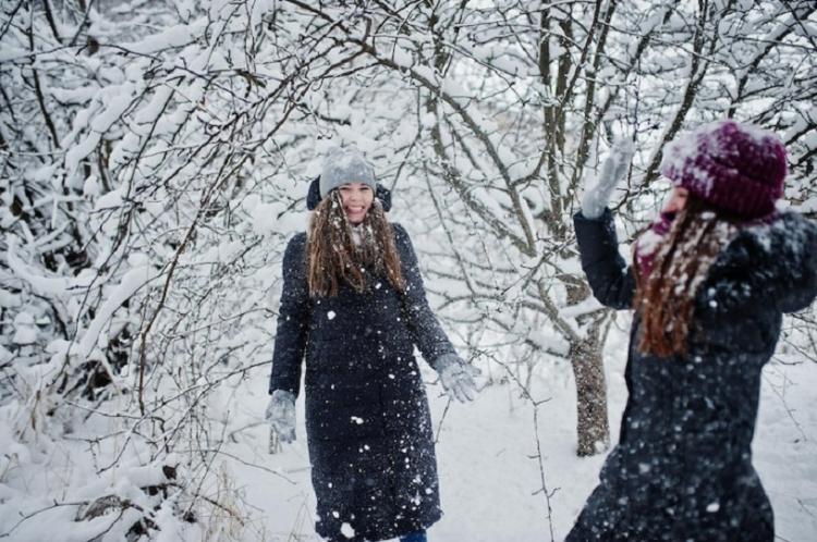 two-funny-girls-friends-having-fun-winter-snowy-day-near-snow-covered-trees_627829-10402.jpg