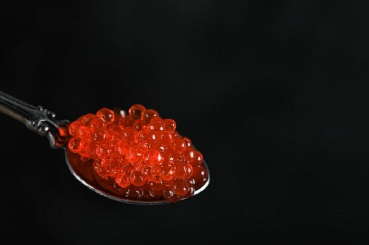 red-caviar-metallic-spoon_114579-6347.jpg