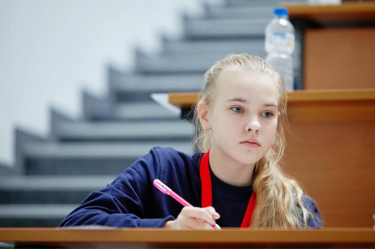 Жительница Приморья знает китайский лучше всех школьников в России