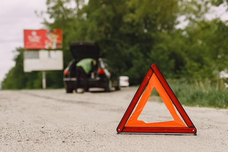 car-with-problems-and-a-red-triangle-to-warn-other-road-users.jpg