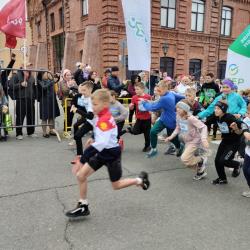 Самой юной участнице еще не исполнилось два года, а самому опытному бегуну стукнуло 86 лет #29