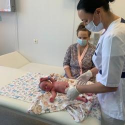 Перинатальный центр края рассказал о самых первых неделях жизни крошечных новорожденных #6