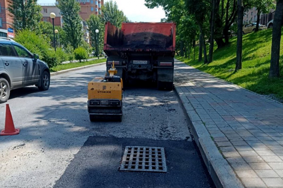 Ливневки прочищают и ремонтируют во Владивостоке