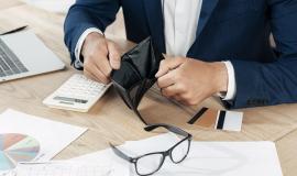 close-up-hands-holding-wallet (1).jpg