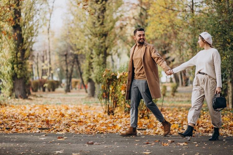 young-couple-together-in-an-autumn-park.jpg