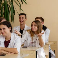 Старшекурсники Спасского филиала "Владивостокского базового медицинского колледжа" провели для первокурсников “уроки здоровья”, рассказали как заменить вредные привычки на полезные. Занятия прошли в рамках проекта “Квадрат здоровья” #11