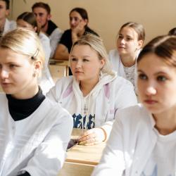 Старшекурсники Спасского филиала "Владивостокского базового медицинского колледжа" провели для первокурсников “уроки здоровья”, рассказали как заменить вредные привычки на полезные. Занятия прошли в рамках проекта “Квадрат здоровья” #12
