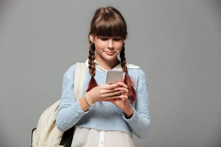 portrait-lovely-pretty-schoolgirl-with-backpack_171337-4714.jpg