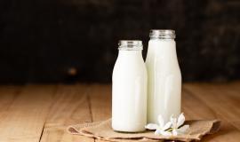 fresh-milk-bottle-glass_1150-17631.jpg