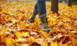 leather-shoes-walking-on-fall-leaves-outdoor.jpg