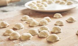 close-up-focus-ready-tasty-raviolis-dumplings-filled-with-minced-meat-flour-wooden-board_346278-1521.jpg