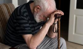 senior-man-confronting-alzheimer-disease_23-2149043774.jpg