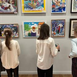 На выставке представлены рисунки воспитанников из разных школ искусств города #6