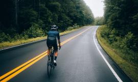 cyclist-man-riding-a-bike-on-the-road_346278-1347.jpg