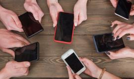 group-friends-using-smartphones_23-2148115658.jpg