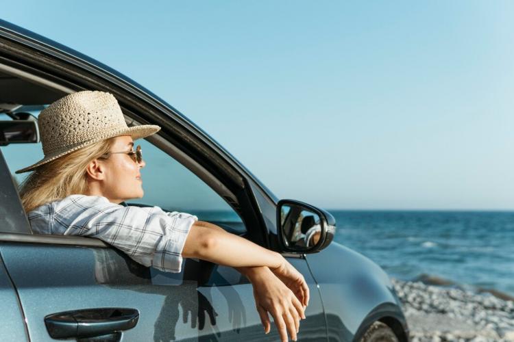 woman-looking-out-car-window-looking-sea_23-2148756494.jpg