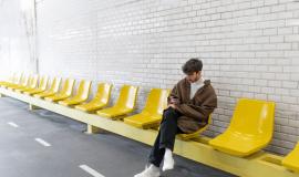 french-man-waiting-subway-train-using-his-smartphone_23-2149353957.jpg