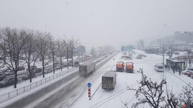 Во Владивостоке ожидается очень сильный ливневый снег