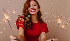 adorable-white-woman-posing-with-bengal-lights-gorgeous-red-haired-girl-holding-sparklers-laughing-new-year_197531-11831.jpg
