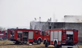 group-firemen-attacking-fire-with-water-foam-spraying-firefighters-works_153977-193.jpg