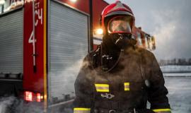 firefighter-ready-his-mission_23-2149237351.jpg