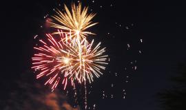 fireworks-143317_1280.jpg