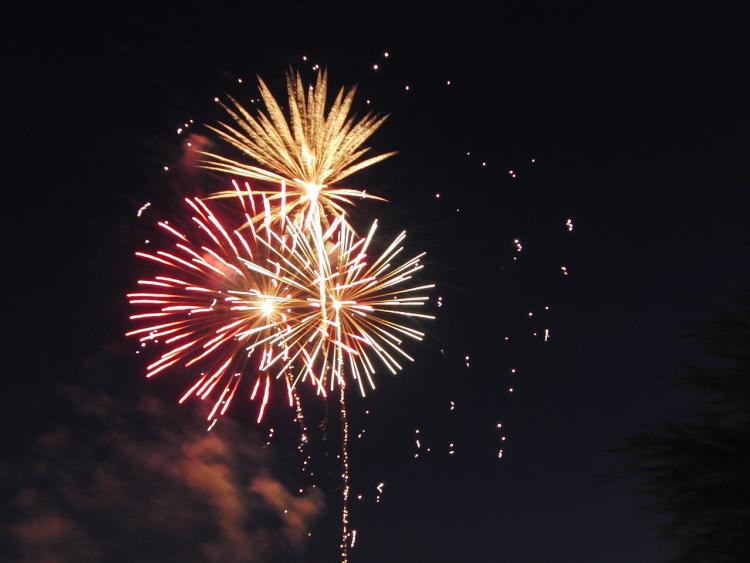 fireworks-143317_1280.jpg