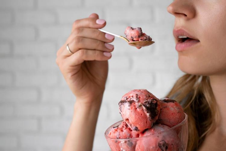 side-view-woman-eating-ice-cream_23-2149681902.jpg