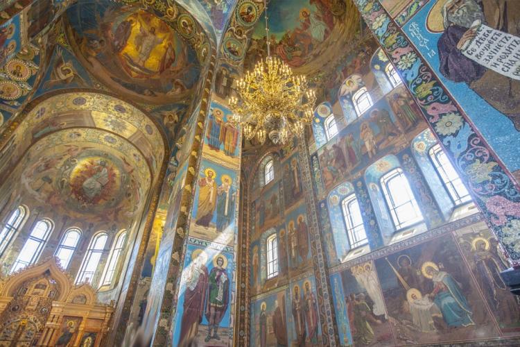 low-angle-shot-church-savior-blood-s-interior-st-petersburg-russia_181624-8359.jpg