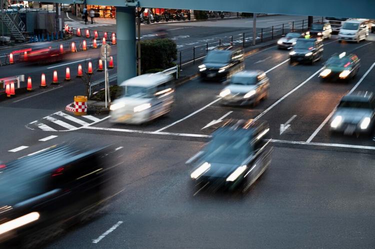 people-driving-cars-city-street_23-2149091990.jpg