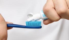 close-up-image-man-s-hands-holding-tube-squeezing-whitening-toothpaste-brush_343059-2488.jpg