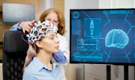 doctor-arranging-scanning-device-head-female-patient_482257-31612.jpg