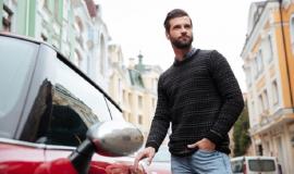 portrait-confident-bearded-man-sweater_171337-20067.jpg