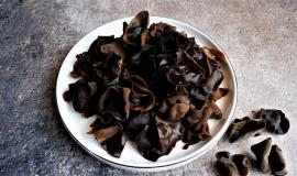 edible-dark-fungus-auricularia-polytricha-muer-mushroom-jew039s-ear-mushroom-black-jelly-fungus_598856-123.jpg