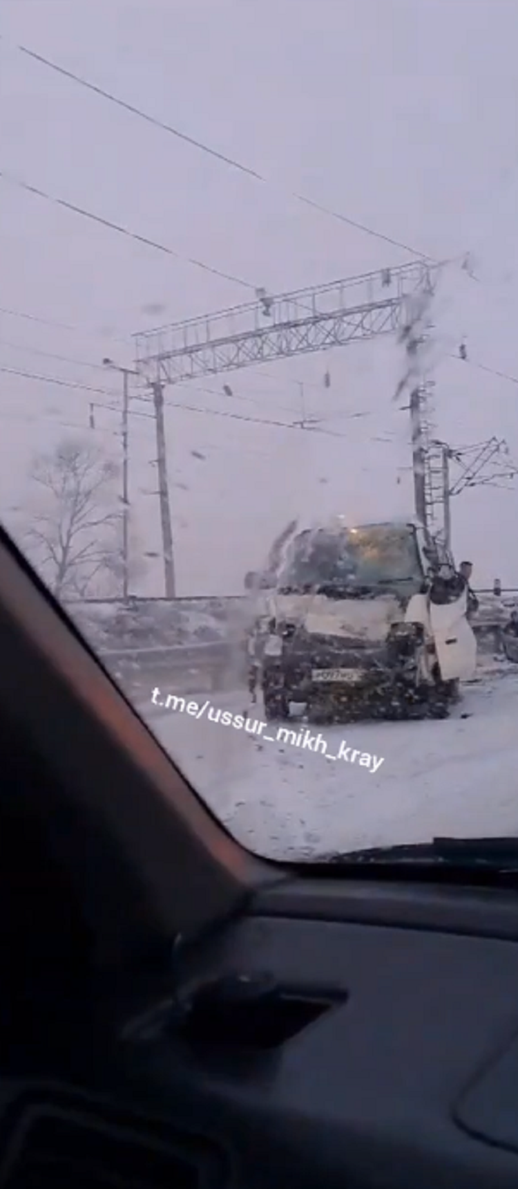 Жесткая авария с автобусом и легковым авто произошла в Приморье