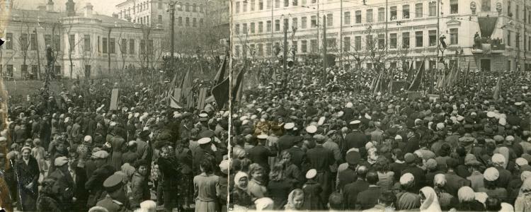 МПК 3122-70 Мясников В.Ф. Фотография Празднование дня Победы во Владивостоке_1.JpG