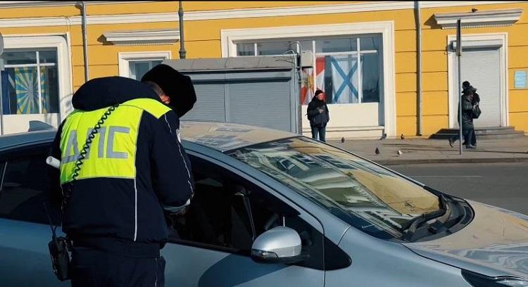 Во Владивостоке задержали 15 иностранцев с поддельными документами