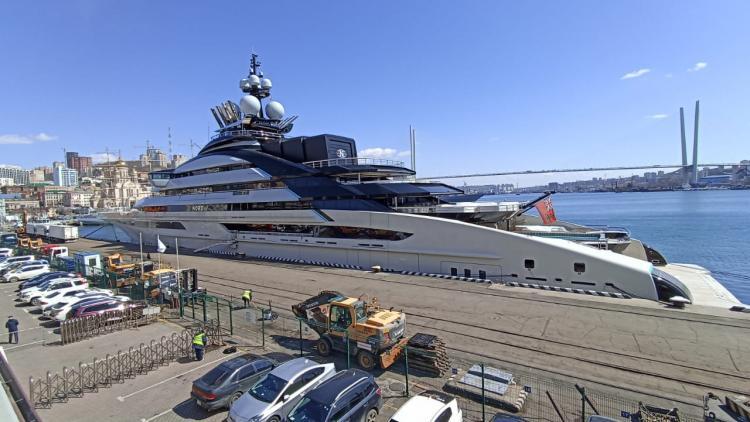 Владелец яхты, стоявшей во Владивостоке, вошел в ТОП-100 богатых людей
