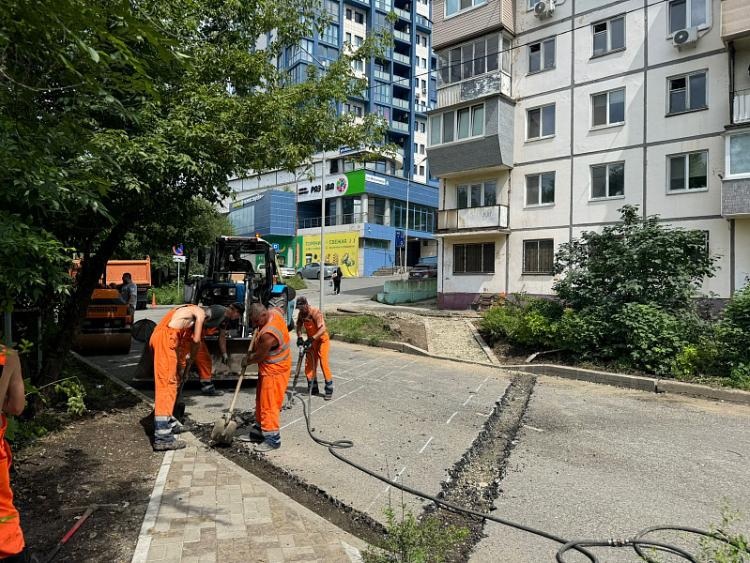 Новые тротуары появились на Днепровской во Владивостоке