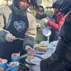 Для жителей и гостей города испекли 1000 порций блинов с вареньем #4