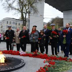 Праздничные мероприятия начались утром у мемориала Морякам торгового флота, погибшим в годы ВОВ #7
