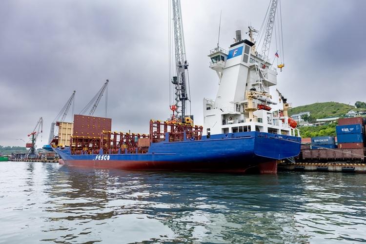 11259-Судно-FESCO-на-погрузке.jpg