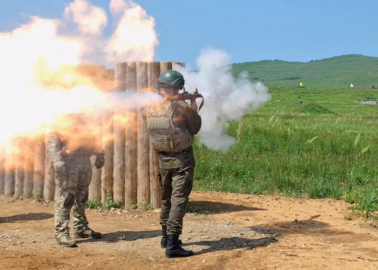 2025-07-14 В Приморском каре военнослужащие Восточного военного округа выполняют стрельбы из противотанковых гранатометов.jpg