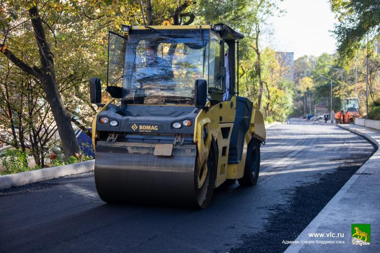 Na-Lugovoy-ukladyvayut-novyy-asfalt-_10_.jpg