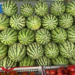 С наступлением августа на рынках Владивостока отмечается заметное снижение цен на свежие овощи и фрукты нового урожая, что делает их более доступными для горожан и гостей города. #3