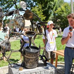 В этом году более 20 хозяйств представили гостям свыше 6,5 тонн экологически чистого таёжного мёда и другой продукции пчеловодства #5