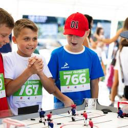 Торжества начались с «Забега первых», в котором приняли участие две тысячи детей в возрасте от 6 до 11 лет #1