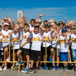 Торжества начались с «Забега первых», в котором приняли участие две тысячи детей в возрасте от 6 до 11 лет #6