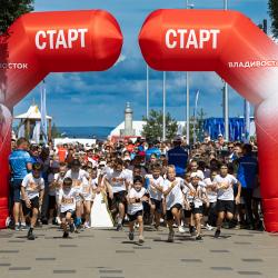 Торжества начались с «Забега первых», в котором приняли участие две тысячи детей в возрасте от 6 до 11 лет #12